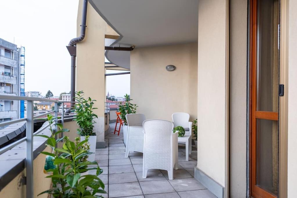 Ferienwohnung Attico Vicino Milano, Mxp, Rho Fiera Busto Arsizio Exterior foto